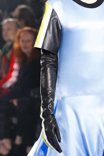 Look 18